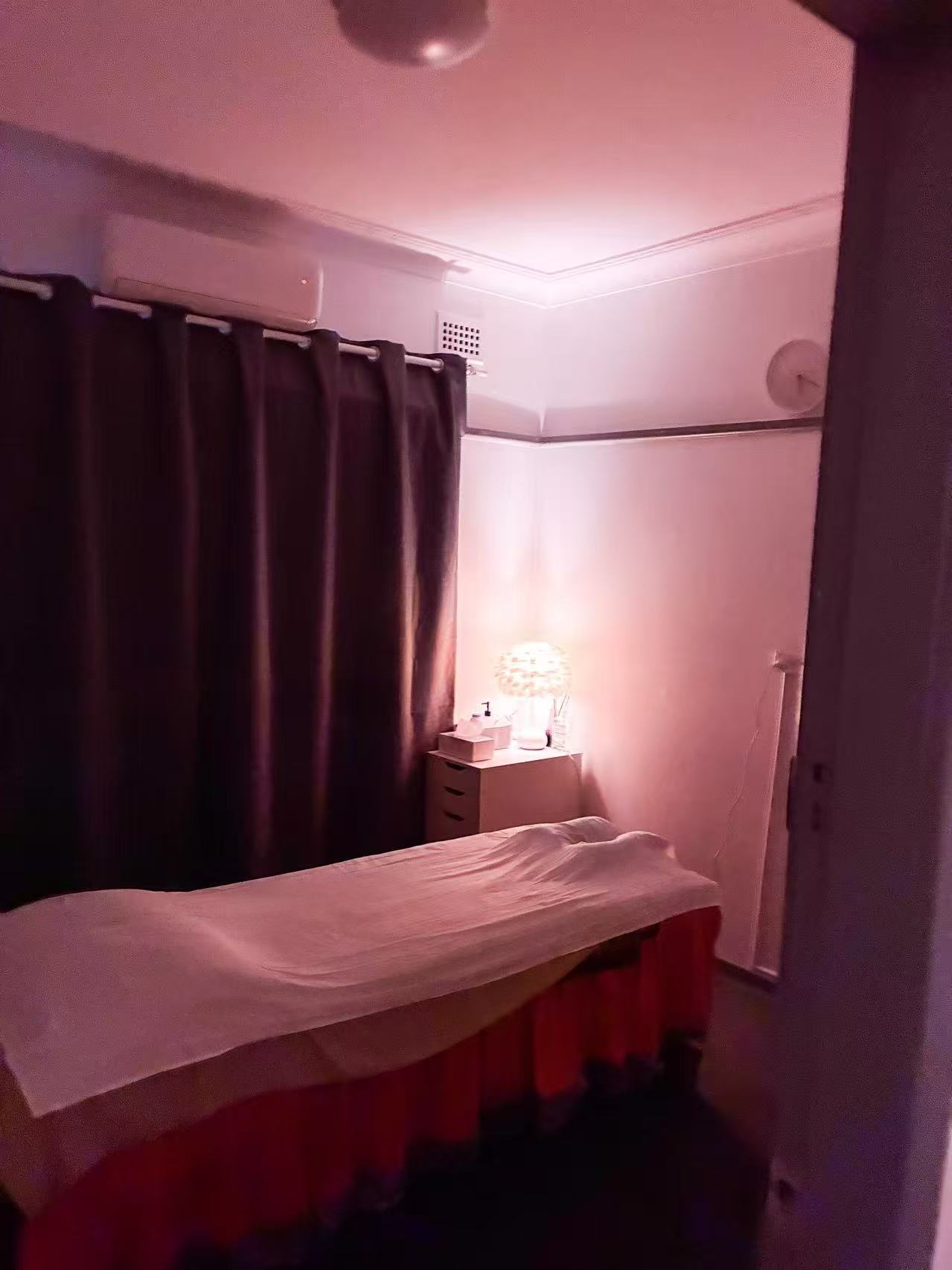 Clean private room with air conditioning